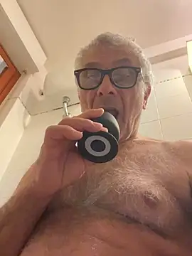 Snapshot of 4n4l1zz4m1 chatting on March 9, 8:42 pm 4n4l1zz4m1 online show from March 9, 8:42 pm