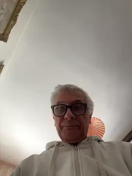 Snapshot of 4n4l1zz4m1 chatting on March 19, 2:57 pm 4n4l1zz4m1 online show from March 19, 2:57 pm