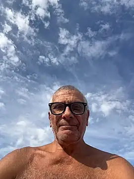 Snapshot of 4n4l1zz4m1 chatting on October 14, 1:12 pm 4n4l1zz4m1 online show from October 14, 1:12 pm