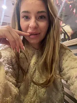 Snapshot of GraceCarther chatting on February 17, 12:21 am GraceCarther online show from February 17, 12:21 am