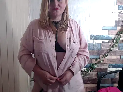 DaniellaKiss online show from October 2, 6:59 pm