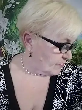 VioletSweet566 online show from December 12, 8:32 pm