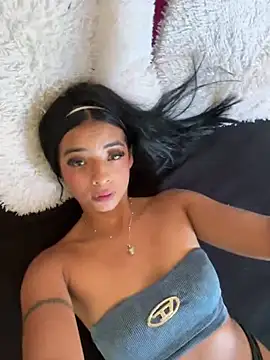 Snapshot of Laura_fernandezII chatting on January 22, 5:59 pm Laura fernandezII online show from January 22, 5:59 pm