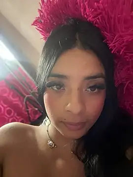 Snapshot of Laura_fernandezII chatting on January 29, 5:19 am Laura fernandezII online show from January 29, 5:19 am