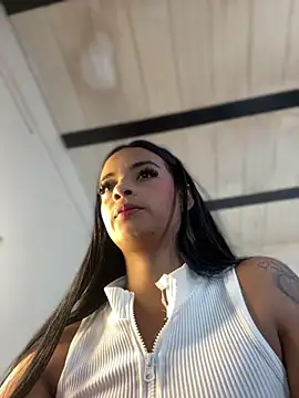 Snapshot of Laura_fernandezII chatting on February 4, 2:43 pm Laura fernandezII online show from February 4, 2:43 pm