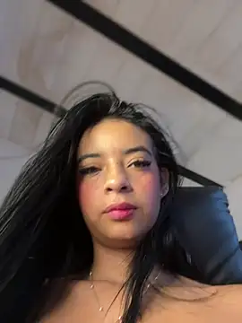 Snapshot of Laura_fernandezII chatting on February 8, 12:39 pm Laura fernandezII online show from February 8, 12:39 pm