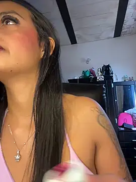 Snapshot of Laura_fernandezII chatting on February 12, 9:33 pm Laura fernandezII online show from February 12, 9:33 pm