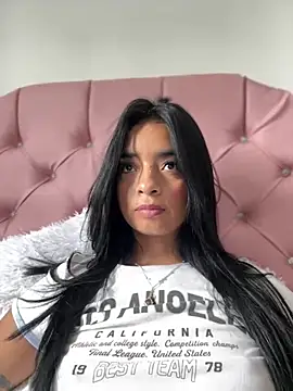 Snapshot of Laura_fernandezII chatting on February 19, 6:54 pm Laura fernandezII online show from February 19, 6:54 pm