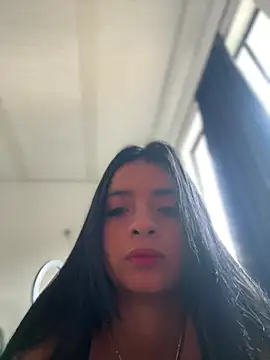 Snapshot of Laura_fernandezII chatting on February 22, 9:48 pm Laura fernandezII online show from February 22, 9:48 pm