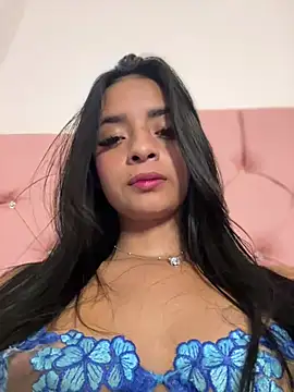 Snapshot of Laura_fernandezII chatting on February 25, 3:52 am Laura fernandezII online show from February 25, 3:52 am