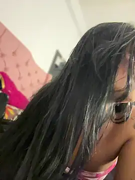 Snapshot of Laura_fernandezII chatting on February 26, 1:21 am Laura fernandezII online show from February 26, 1:21 am