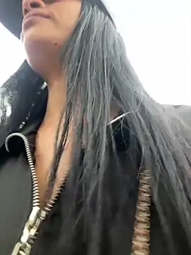 Snapshot of Laura_fernandezII chatting on February 27, 6:09 pm Laura fernandezII online show from February 27, 6:09 pm