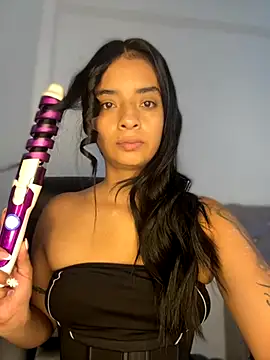 Snapshot of Laura_fernandezII chatting on October 16, 5:14 pm Laura fernandezII online show from October 16, 5:14 pm