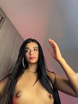 Snapshot of Laura_fernandezII chatting on November 6, 2:23 am Laura fernandezII online show from November 6, 2:23 am