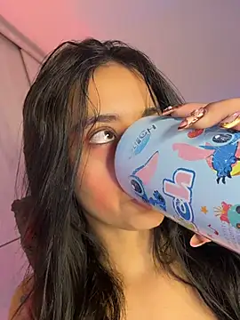 Snapshot of Laura_fernandezII chatting on November 7, 8:09 pm Laura fernandezII online show from November 7, 8:09 pm