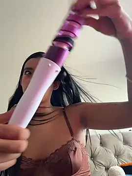 Snapshot of Laura_fernandezII chatting on November 12, 7:24 pm Laura fernandezII online show from November 12, 7:24 pm