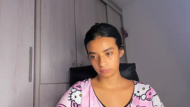 Snapshot of Laura_fernandezII chatting on November 26, 5:25 pm Laura fernandezII online show from November 26, 5:25 pm