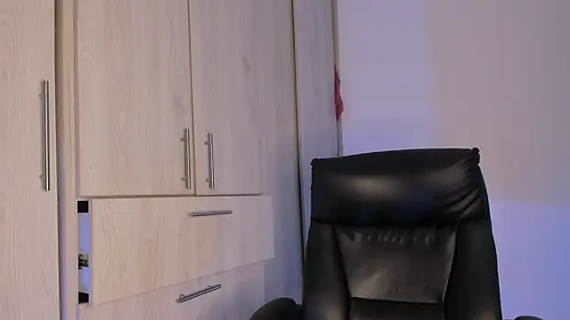 Snapshot of Laura_fernandezII chatting on November 28, 8:33 pm Laura fernandezII online show from November 28, 8:33 pm