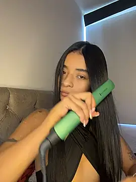 Snapshot of Laura_fernandezII chatting on December 3, 7:01 pm Laura fernandezII online show from December 3, 7:01 pm