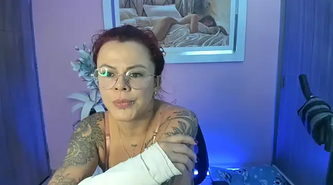 Snapshot of KAROL_MILF chatting on January 25, 6:35 pm KAROL MILF online show from January 25, 6:35 pm