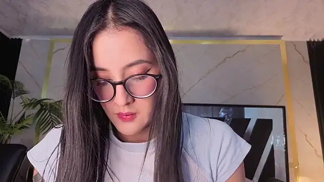 Snapshot of Princess_Violett chatting on May 7, 2:55 pm Princess Violett online show from May 7, 2:55 pm