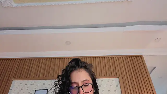 Snapshot of Princess_Violett chatting on May 15, 2:35 pm Princess Violett online show from May 15, 2:35 pm