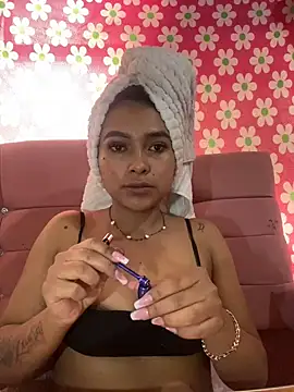 Snapshot of Miaa_coopeer chatting on January 4, 5:47 pm Miaa coopeer online show from January 4, 5:47 pm