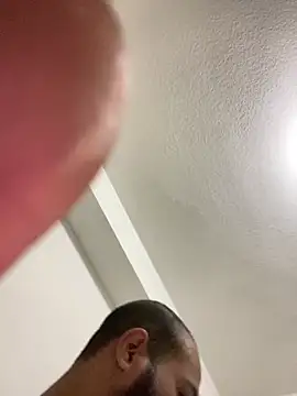 islandvybee55 online show from February 9, 4:36 am