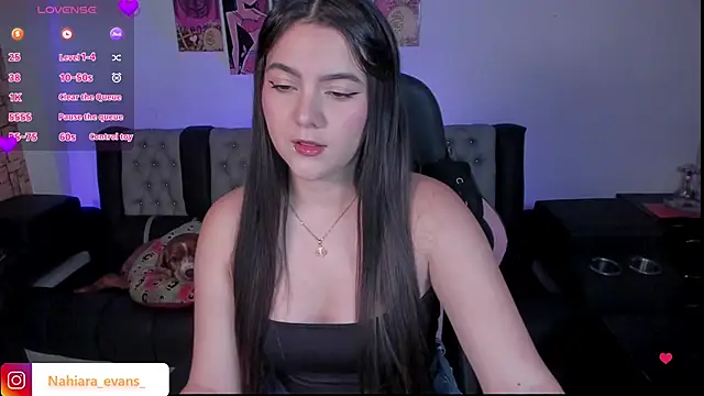 NahiaraEvans  online show from December 21, 8:39 am