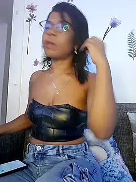 Snapshot of ivonjoness chatting on December 1, 2:27 am ivonjoness online show from December 1, 2:27 am