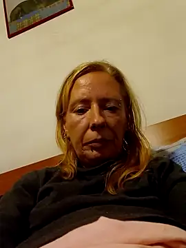 Snapshot of Ladykiss833 chatting on September 18, 7:38 pm Ladykiss833 online show from September 18, 7:38 pm