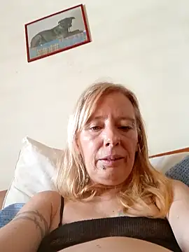 Snapshot of Ladykiss833 chatting on September 30, 2:00 pm Ladykiss833 online show from September 30, 2:00 pm