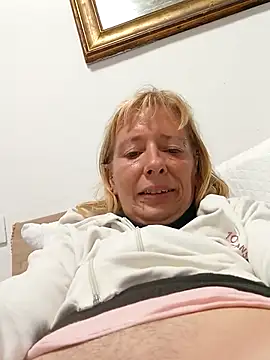 Snapshot of Ladykiss833 chatting on October 5, 9:24 pm Ladykiss833 online show from October 5, 9:24 pm