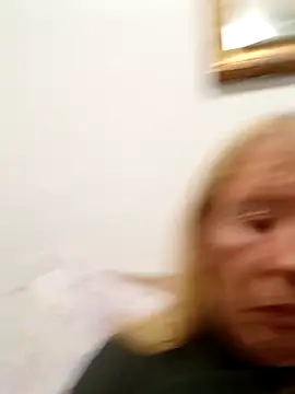 Snapshot of Ladykiss833 chatting on October 27, 12:26 am Ladykiss833 online show from October 27, 12:26 am