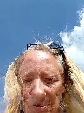 Snapshot of Ladykiss833 chatting on October 29, 11:34 am Ladykiss833 online show from October 29, 11:34 am