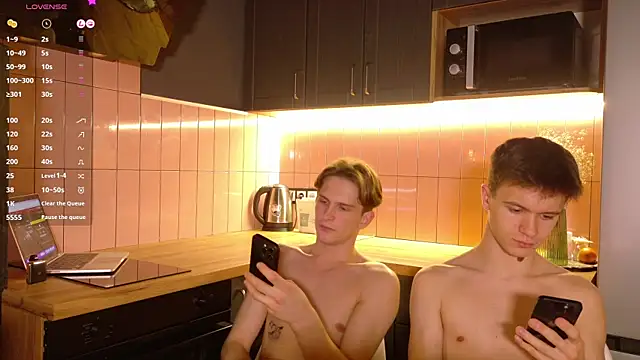 Snapshot of _whitenight_ chatting on March 12, 5:49 pm whitenight online show from March 12, 5:49 pm