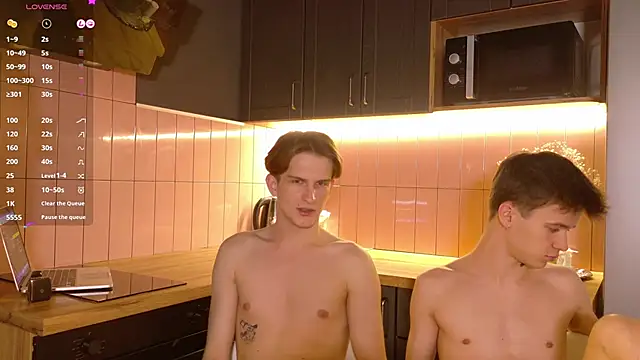 Snapshot of _whitenight_ chatting on March 18, 6:59 pm whitenight online show from March 18, 6:59 pm