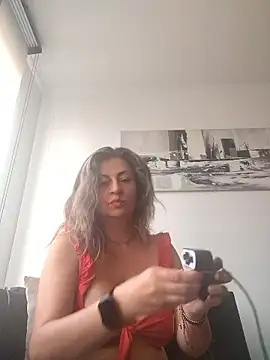 Latiinvenushot online show from January 16, 2:10 pm