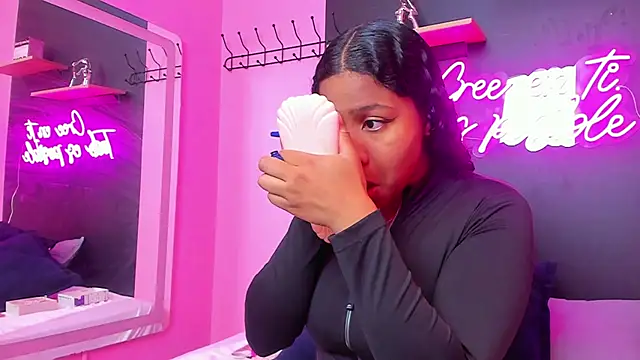 Sofi Fox  online show from March 12, 1:19 pm