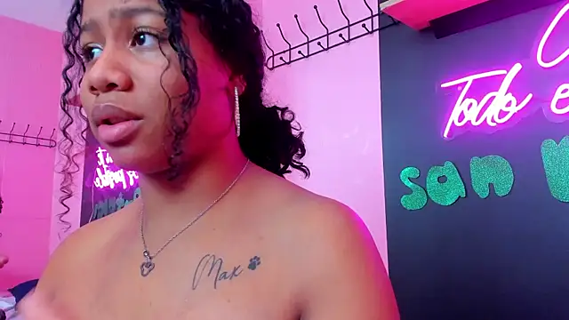 Sofi Fox  online show from March 16, 6:01 pm