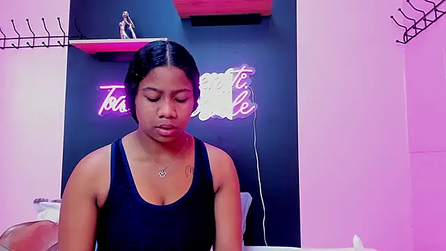 Sofi Fox  online show from March 22, 1:19 pm