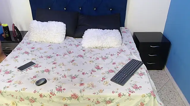 VickyJohnson1 online show from March 11, 8:42 pm