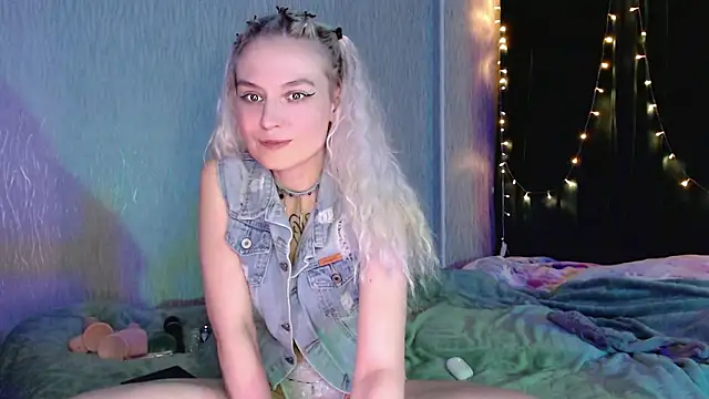 mischellemeow13 online show from March 25, 1:55 am