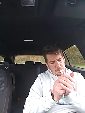 Snapshot of Titanhoott chatting on January 4, 11:33 am Titanhoott online show from January 4, 11:33 am