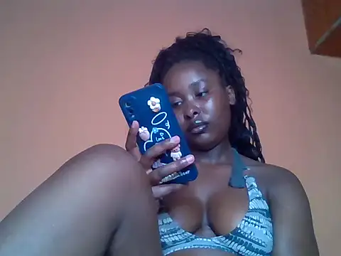 Snapshot of Moonfades chatting on December 17, 11:49 am Moonfades online show from December 17, 11:49 am