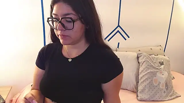 EsmeraldaSantoss online show from December 9, 12:30 pm