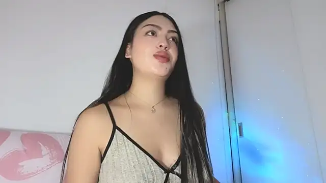 Sweet-Sophiee online show from April 6, 3:15 am