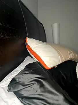 Snapshot of Kinkbitch25 chatting on December 4, 9:12 pm Kinkbitch25 online show from December 4, 9:12 pm