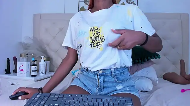  chloe adams online show from March 11, 11:33 am