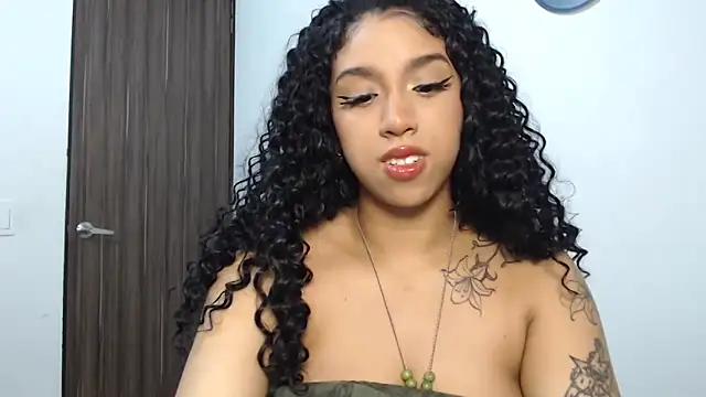Snapshot of barbara_falcons chatting on May 3, 6:52 am barbara falcons online show from May 3, 6:52 am